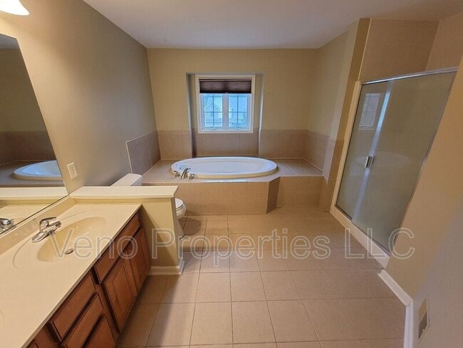 Building Photo - 16 Secretariat Ln