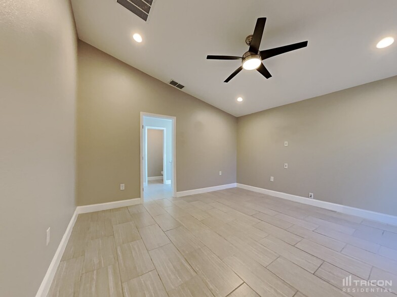 Building Photo - 3140 Tiburon Ln