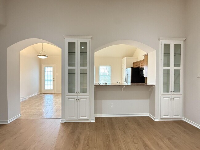 Building Photo - Modern Comfort Meets Cozy Living on Casual Cir!