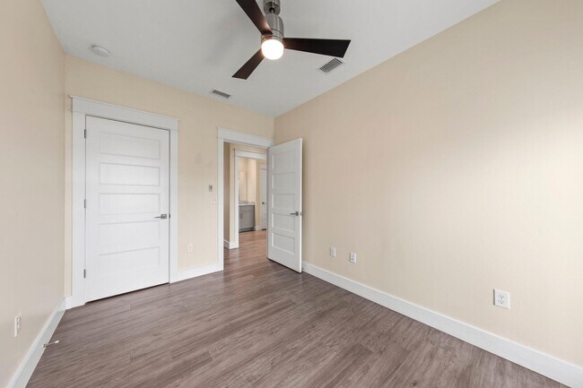 Building Photo - 340 Bluefish Dr