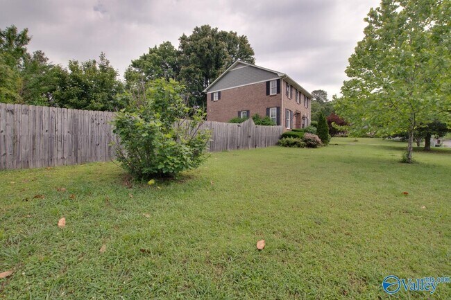 Building Photo - 501 Brenda Dr