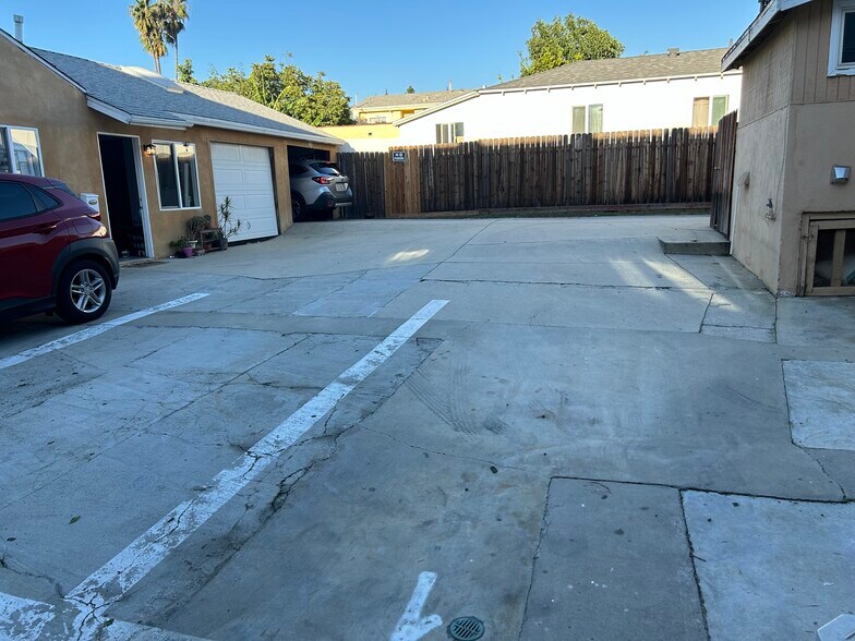 Building Photo - 245 W Elm Ave