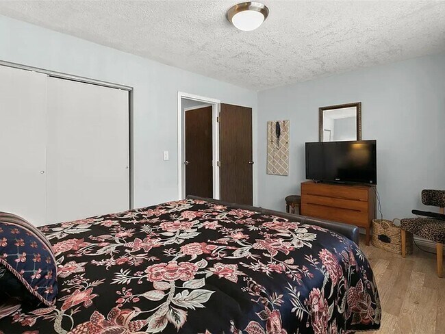 Building Photo - 2-Bedroom / 1-bath Charming Coronado Villa...