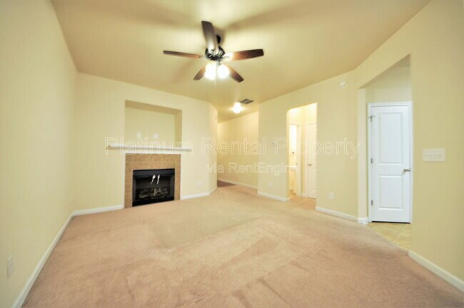 Building Photo - 2886 Ridgeview Dr