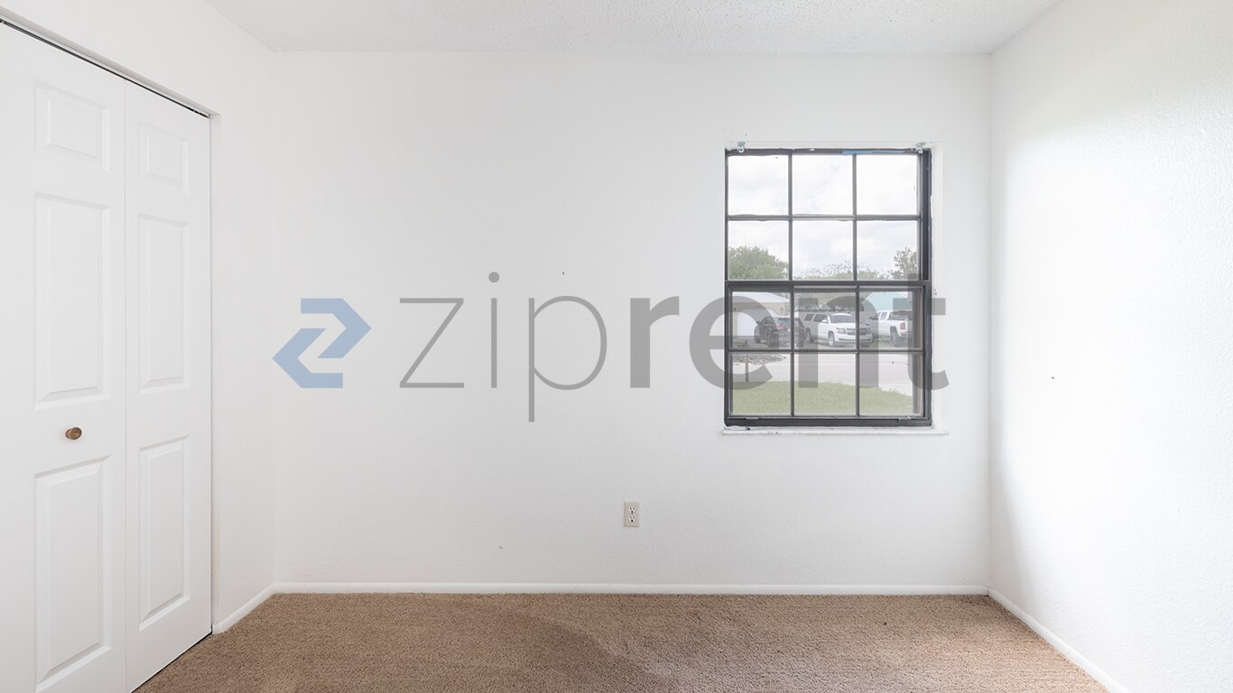 Building Photo - Unit