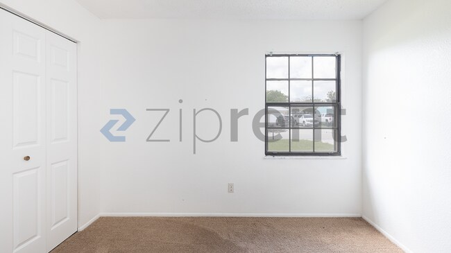 Building Photo - Unit