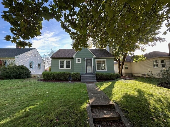 Building Photo - Wonderful 2+ Bedroom 1 Bath Shadle Area Home