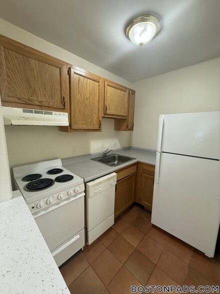 Building Photo - 34 Gardner St