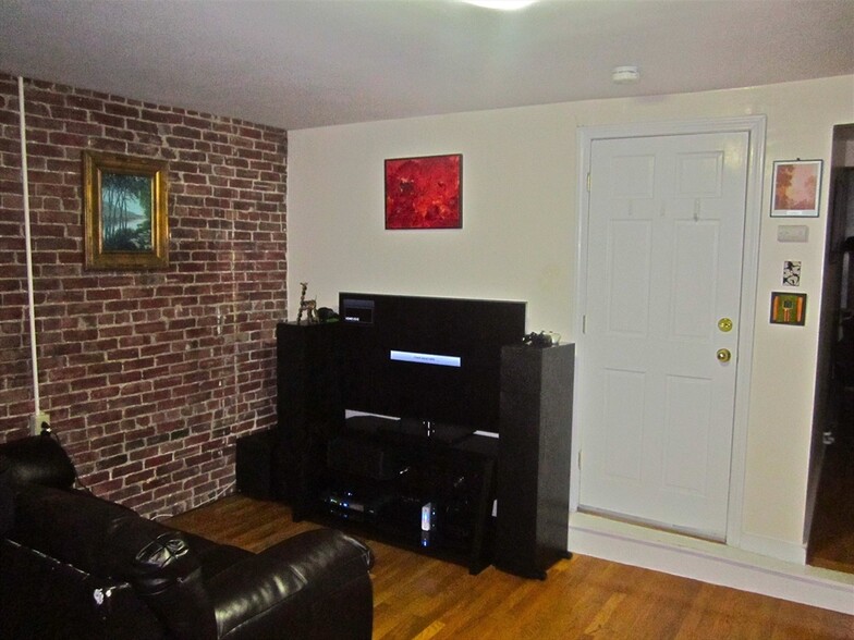 Primary Photo - 7 Symphony Rd
