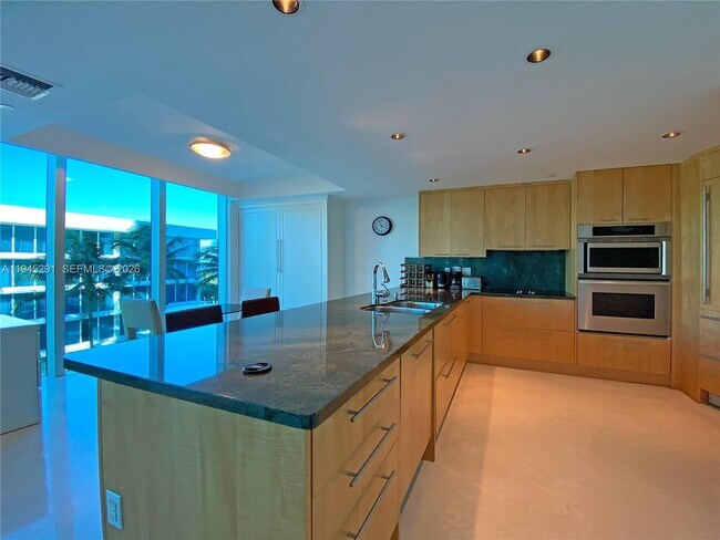 Building Photo - 1200 Holiday Dr