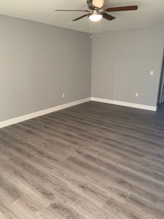 Building Photo - FOR RENT!!! SPACIOUS 3 BEDROOM 2 BATHROOM ...