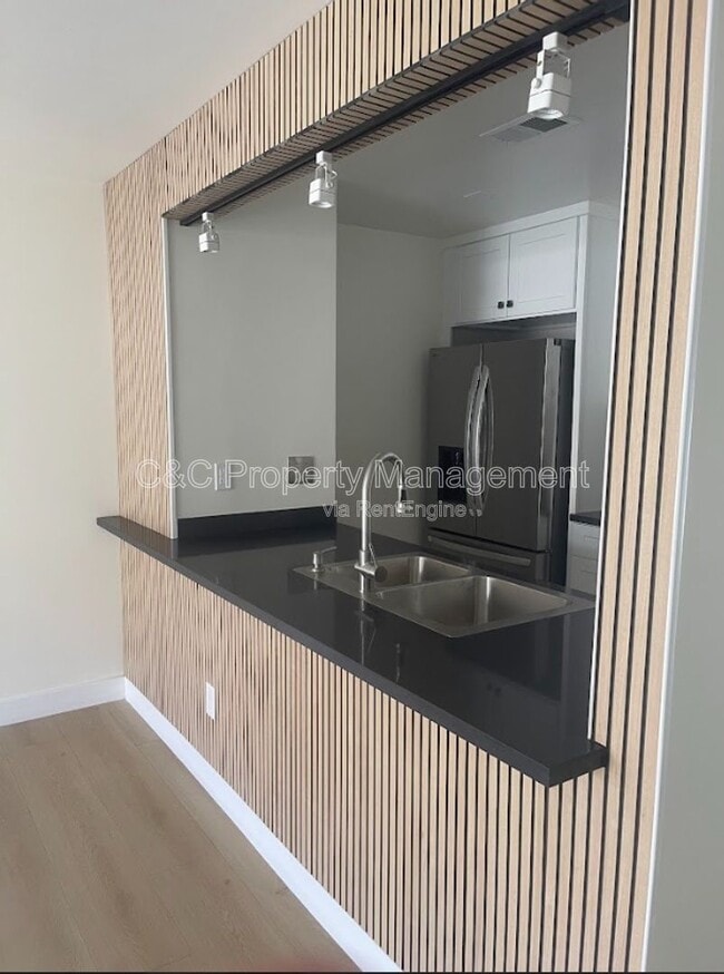 Building Photo - 2061 S Magnolia Ave