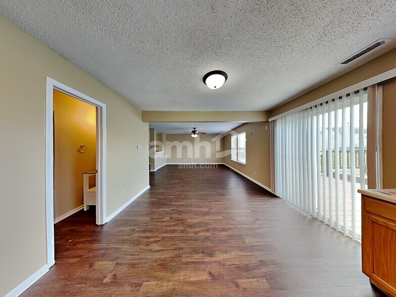 Building Photo - 6303 Abaca Way