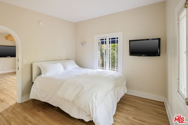 Building Photo - 8330 Lookout Mountain Ave