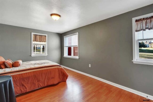 Building Photo - Coming Soon - Beautiful 3 Bedroom, 1 Bath ...