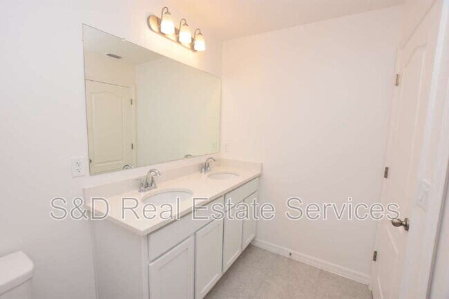 Building Photo - 3905 Academia Ave