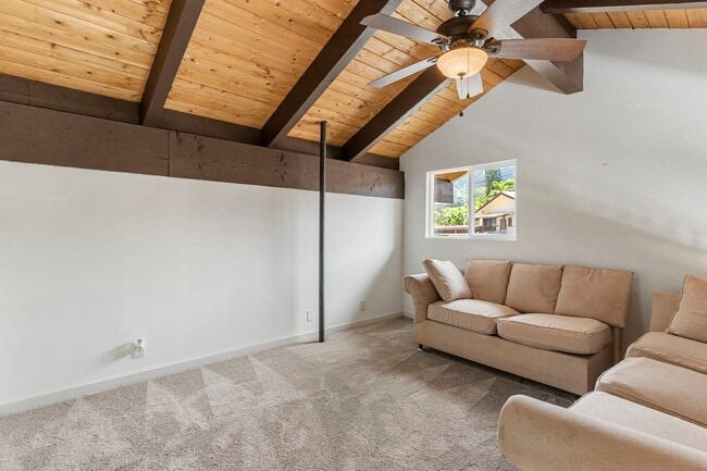 Building Photo - Completely Remodeled 3 Bed/3 Bath with Exp...