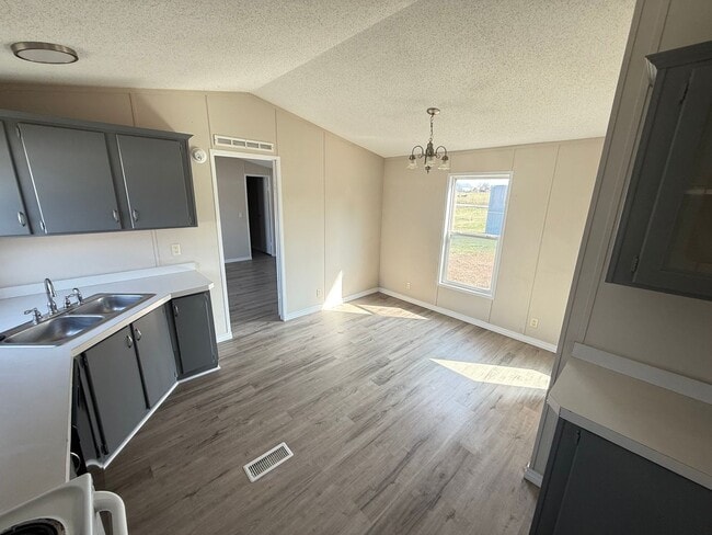 Building Photo - 2 Bed 1 Bath Highlandville, MO