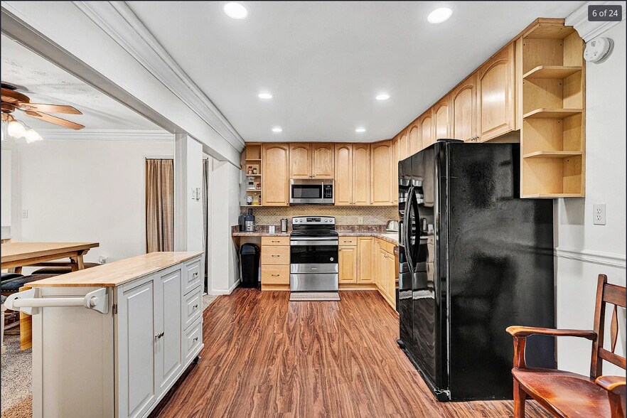 Fully Equipped Kitchen - 5260 Crossbow Cir