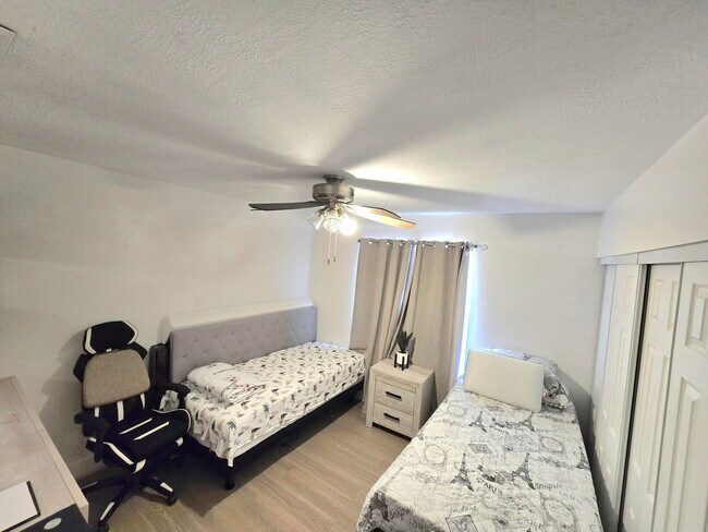 Building Photo - 1530 Royal Forest Ct