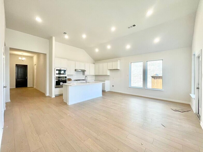 Building Photo - 16205 Garden Dr