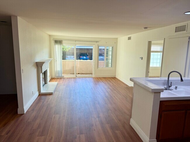 Building Photo - 3855 Thorncroft Ln