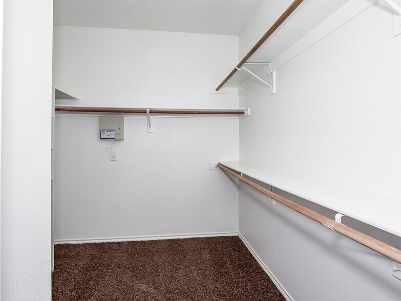 Building Photo - 952 Azalia Dr