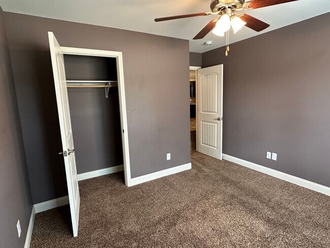 Building Photo - 4 Bed 2 Bath FOR RENT in Waynesville