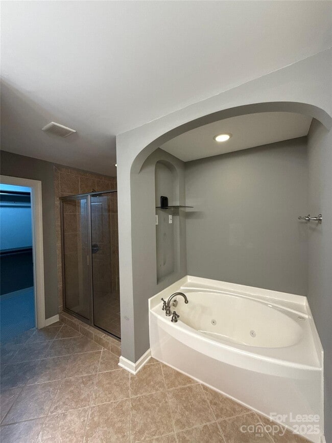 Building Photo - 2225 Camalier Ln