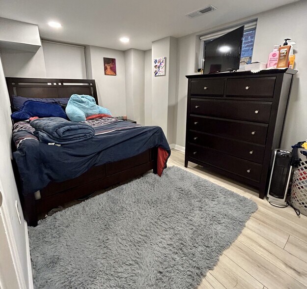 Building Photo - 2010 1st St NW