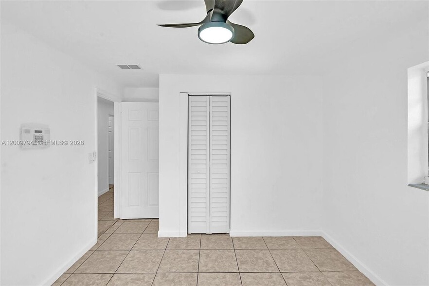 Building Photo - 4156 SW 49th Ct