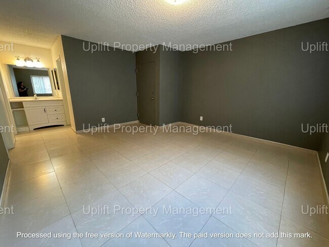 Building Photo - 6811 Alvarado Rd