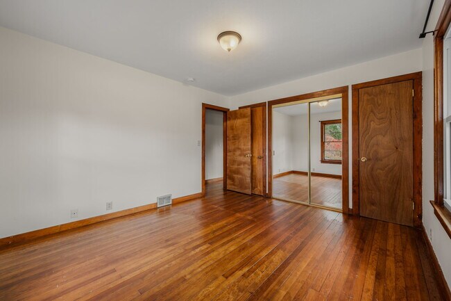 Building Photo - 293 Hamburg Rd