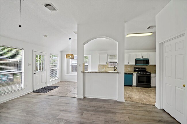 Building Photo - 21055 Southern Colony Ct