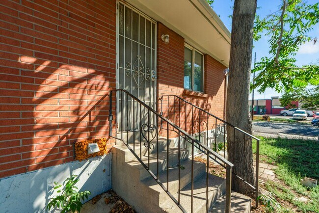 Building Photo - 975-977-979 S Lowell Blvd