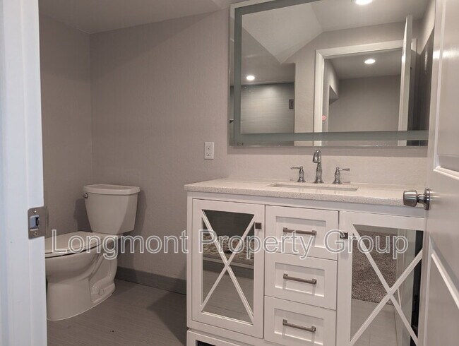 Building Photo - 2306 Steele St