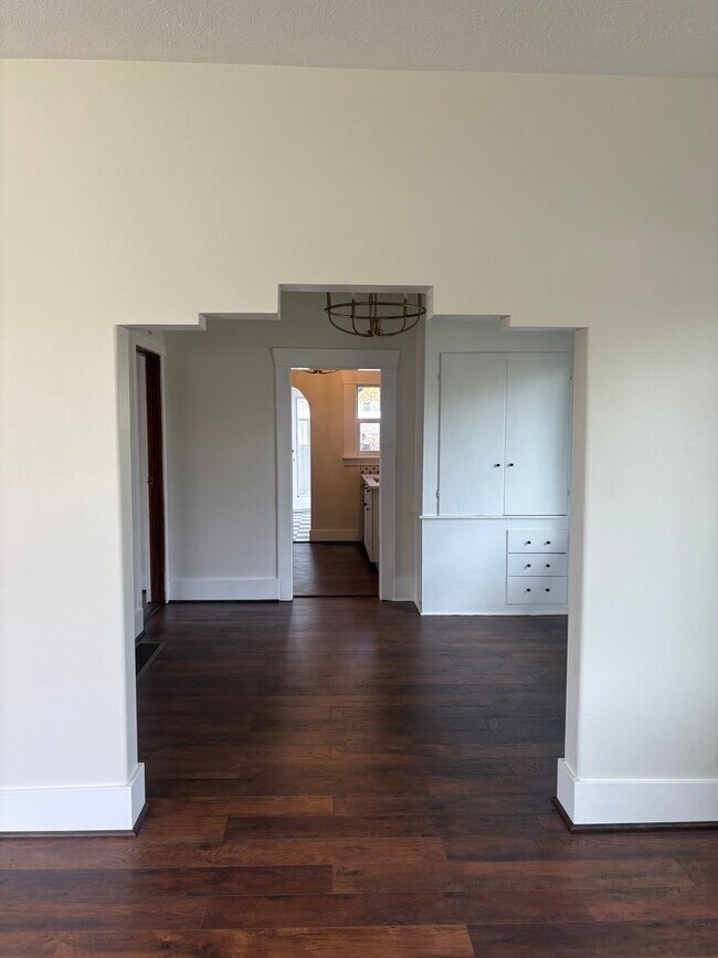 Building Photo - Beautifully Remodeled 3BA/1BA Audubon Home