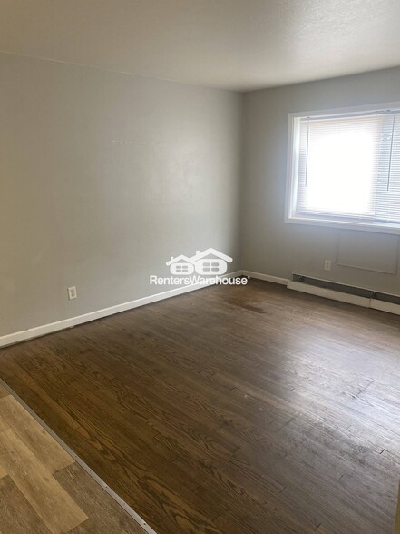 Building Photo - 1418 W Mitchell St