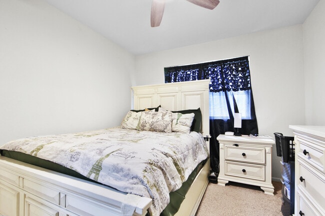 Building Photo - 5625 Amherst St