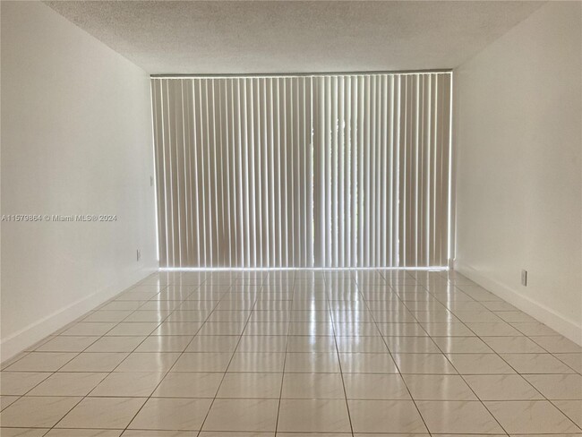 Building Photo - 9481 Evergreen Pl