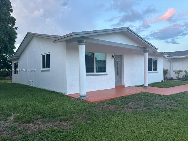 Building Photo - 4715 NW 44th St