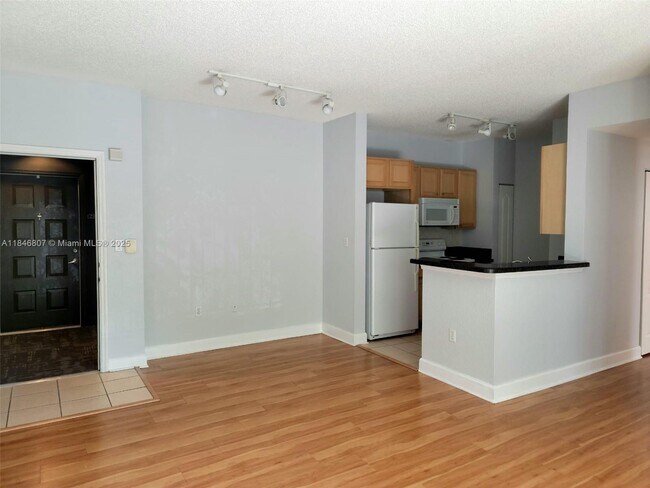 Primary Photo - 6001 SW 70th St