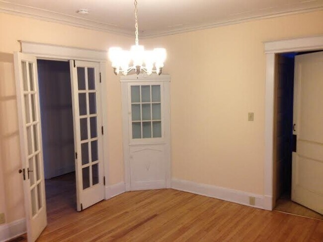 Building Photo - 104 Lathrop St