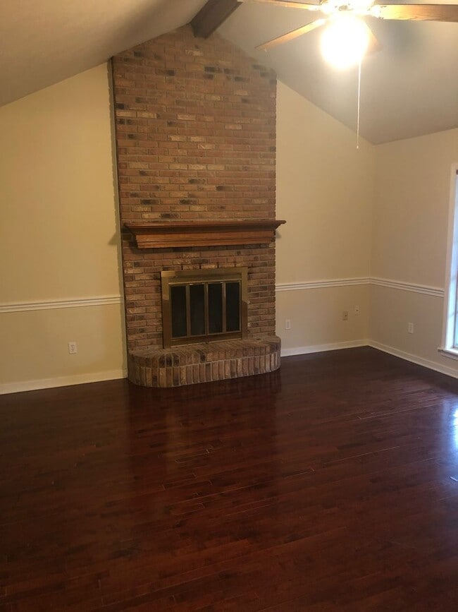 Building Photo - 524 Brentwood Dr