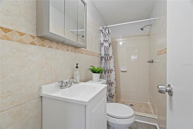 Building Photo - 4220 E Powhatan Ave