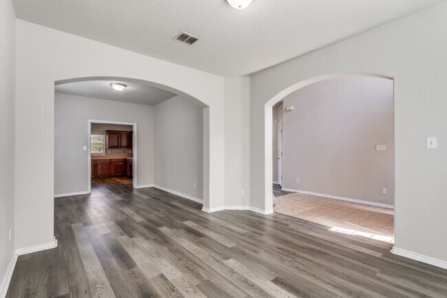 Building Photo - Welcome home to this spacious 4-bedroom, 2...