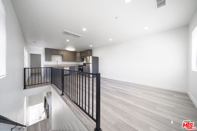 Building Photo - 4112 Normandie Ave