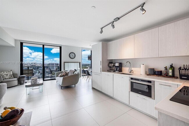 Building Photo - 501 NE 31st St