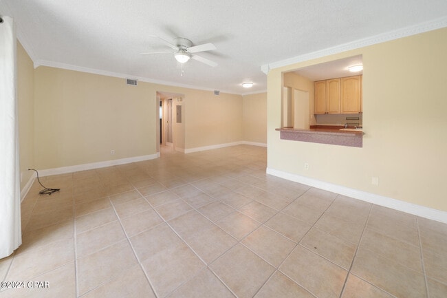 Building Photo - 2100 W Beach Dr
