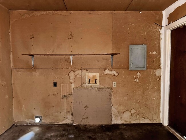 Building Photo - 201 E Bois D Arc St